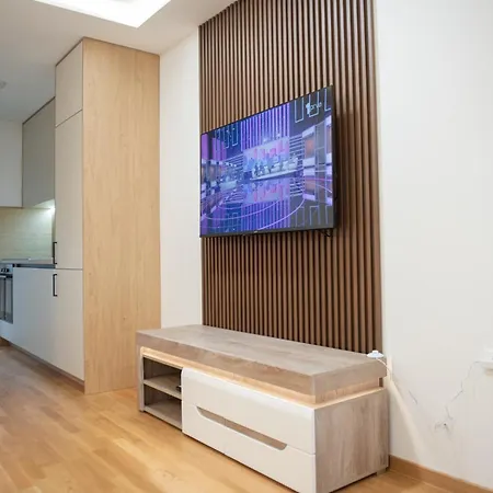 Phenix Parking Free 3* Podgorica