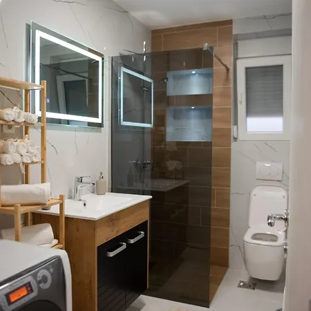 Phenix Lux Parking Free Aparthotel