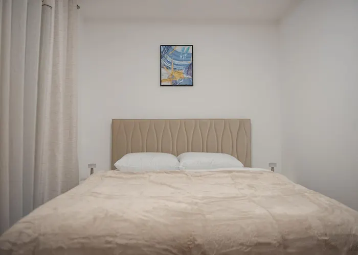 Phenix Parking Free 3* Podgorica