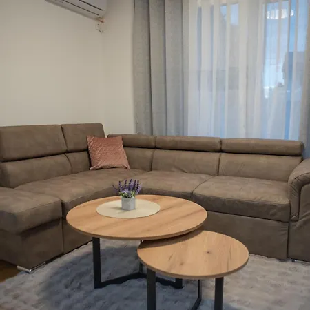 Phenix Lux Parking Free Aparthotel