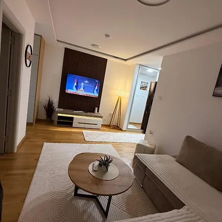 Phenix Lux Parking Free Aparthotel 3*